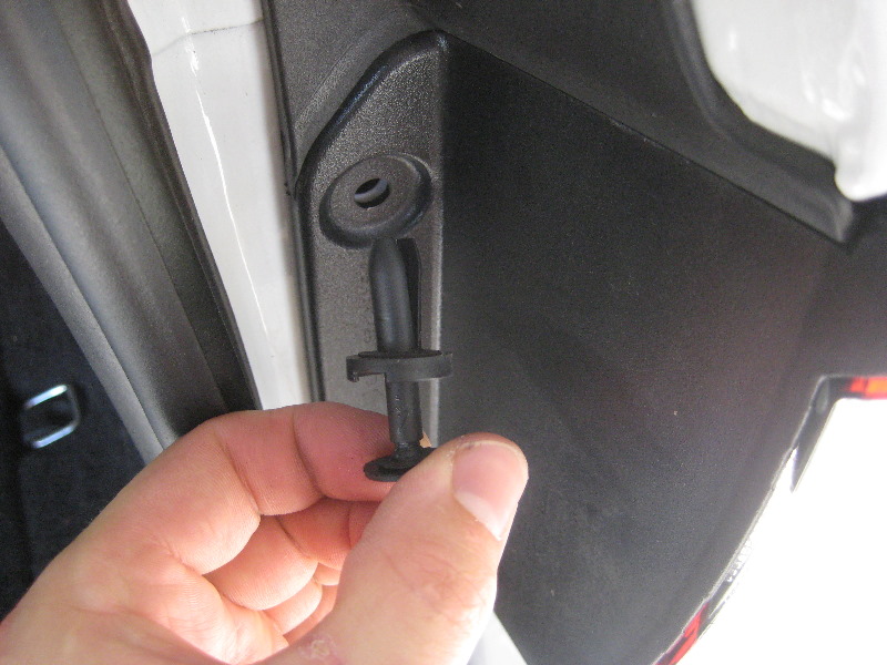 Dodge-Durango-Reverse-Tail-Light-Bulbs-Replacement-Guide-004