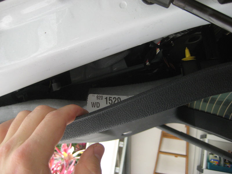 Dodge-Durango-Reverse-Tail-Light-Bulbs-Replacement-Guide-011