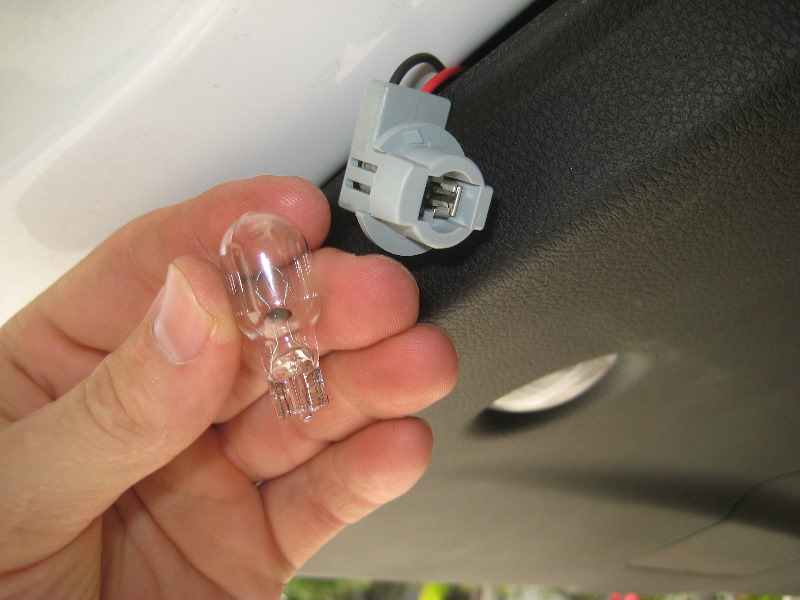 DodgeDurangoReverseTailLightBulbsReplacementGuide014