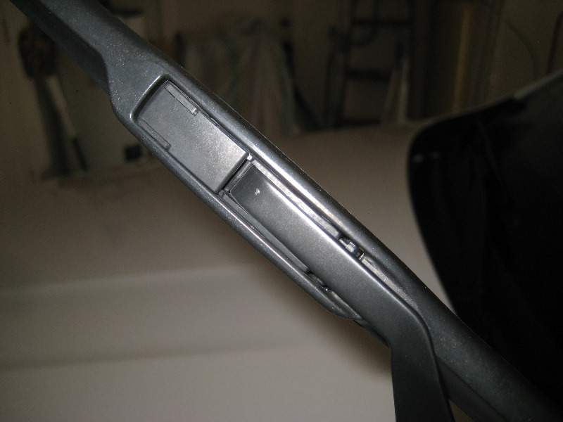 DodgeDurangoWindshieldWiperBladesReplacementGuide003