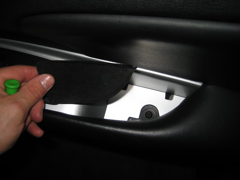 Dodge-Journey-Interior-Door-Panel-Removal-Guide-003