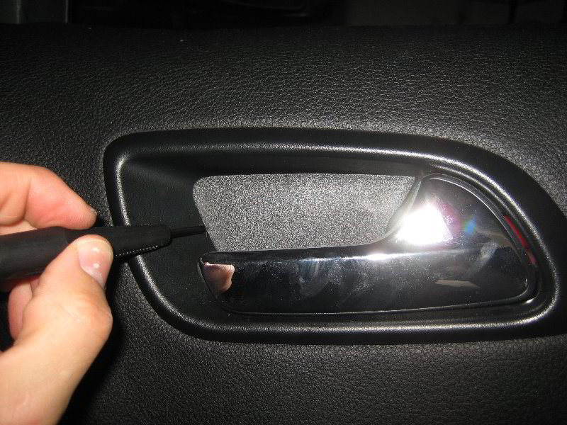 Dodge-Journey-Interior-Door-Panel-Removal-Guide-004