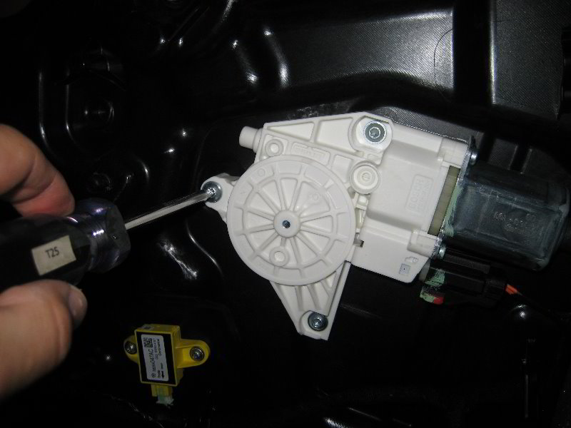 Dodge-Journey-Interior-Door-Panel-Removal-Guide-027