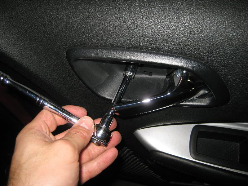 Dodge-Journey-Interior-Door-Panel-Removal-Guide-039