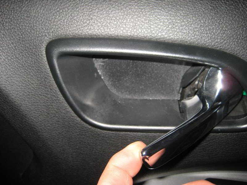 Dodge-Journey-Interior-Door-Panel-Removal-Guide-044