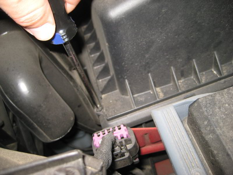 Dodge-Journey-Pentastar-V6-Engine-Air-Filter-Replacement-Guide-003