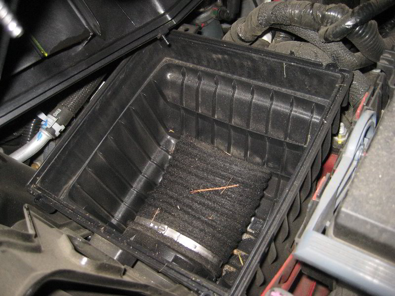 Dodge-Journey-Pentastar-V6-Engine-Air-Filter-Replacement-Guide-008