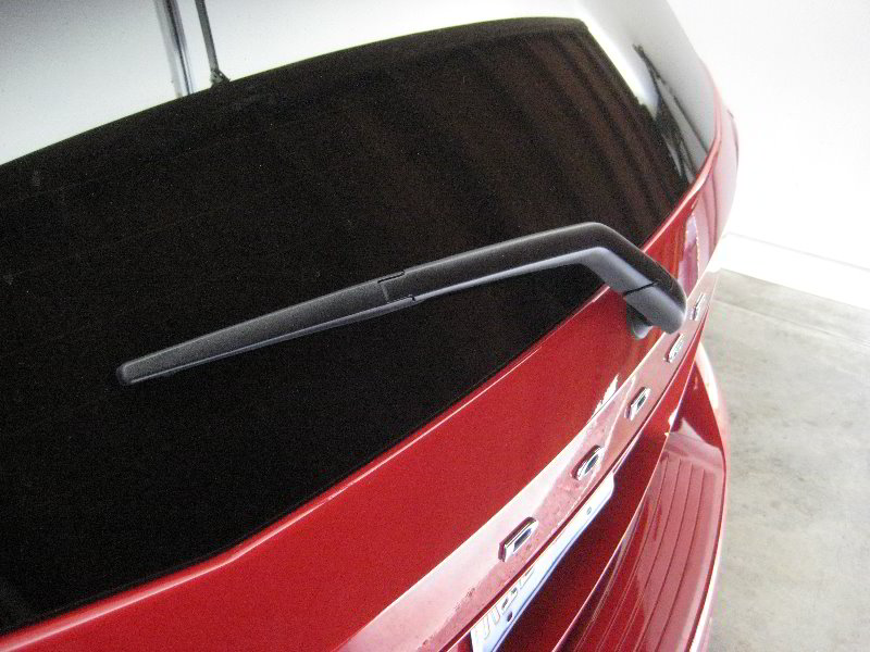 DodgeJourneyRearWindowWiperBladeReplacementGuide001