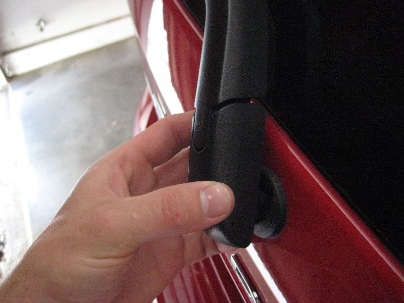 Dodge-Journey-Rear-Window-Wiper-Blade-Replacement-Guide-002