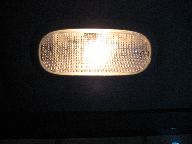 Dodge-Ram-1500-Rear-Passenger-Dome-Light-Bulb-Replacement-Guide-012