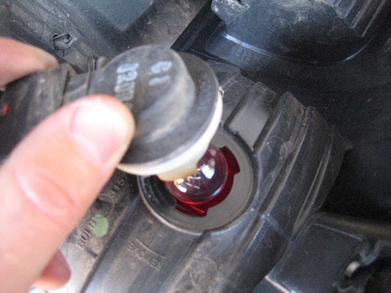 Dodge-Ram-1500-Tail-Light-Bulbs-Replacement-Guide-010