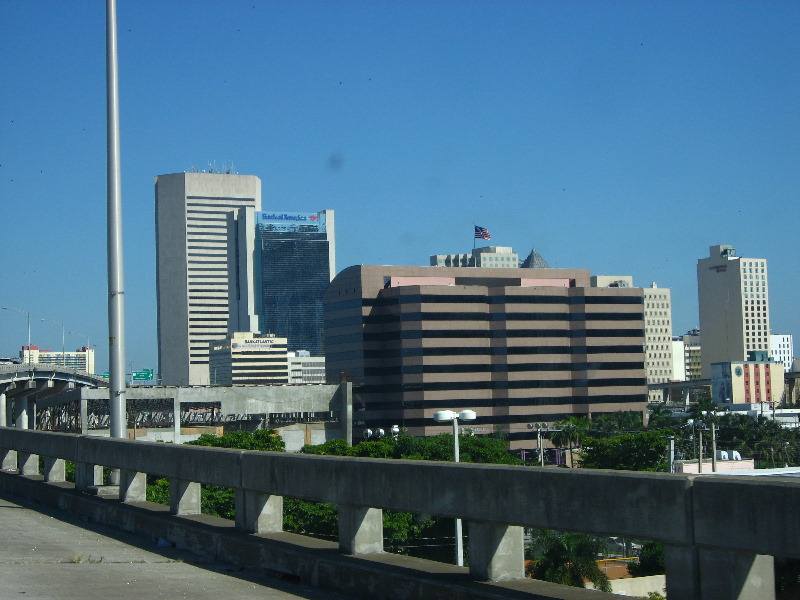 Downtown-Miami-Skyscrapers-I95-Highway-009