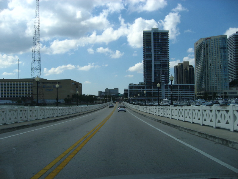 Downtown-Miami-Skyscrapers-I95-Highway-019