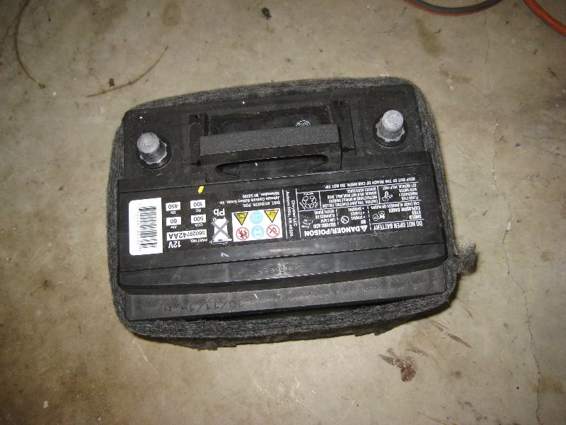 Fiat-500-12V-Automotive-Battery-Replacement-Guide-012