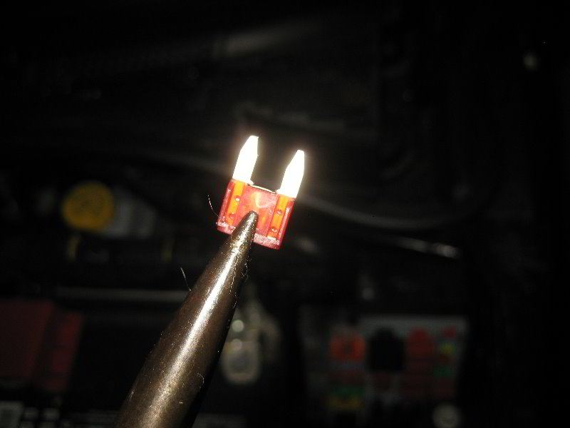 Fiat-500-Electrical-Fuse-Replacement-Guide-011
