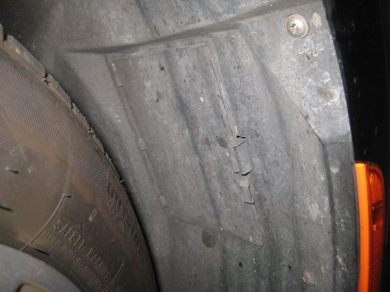 Fiat-500-Front-Side-Marker-Light-Bulb-Replacement-Guide-002