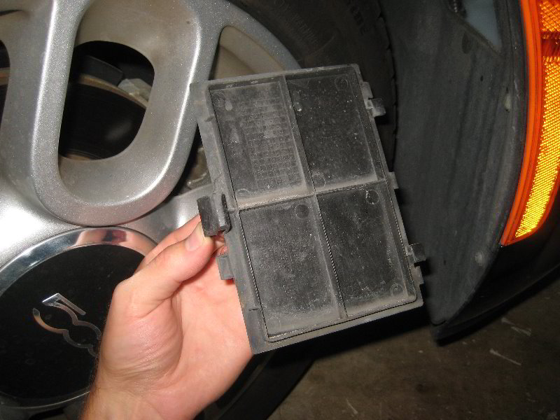 Fiat-500-Front-Side-Marker-Light-Bulb-Replacement-Guide-004