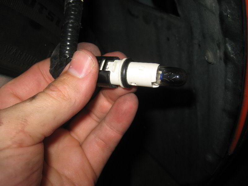 Fiat500FrontSideMarkerLightBulbReplacementGuide009