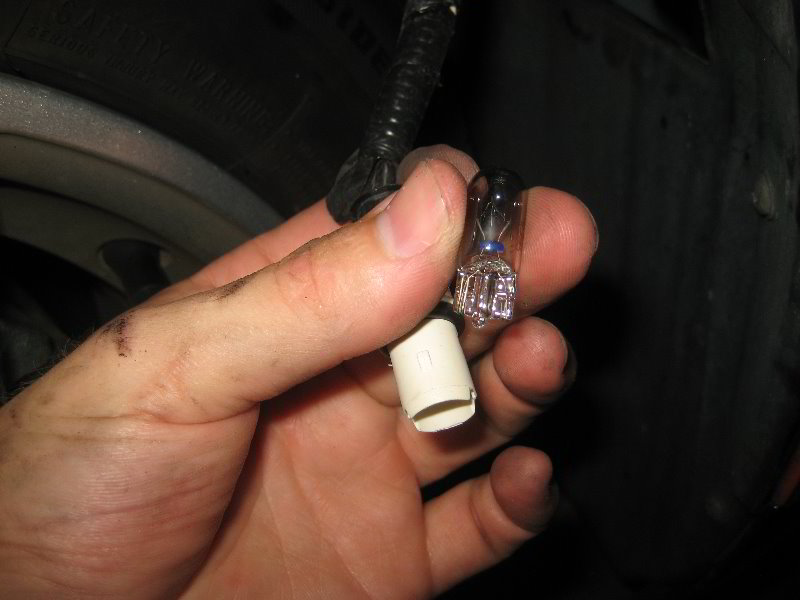 Fiat-500-Front-Side-Marker-Light-Bulb-Replacement-Guide-010