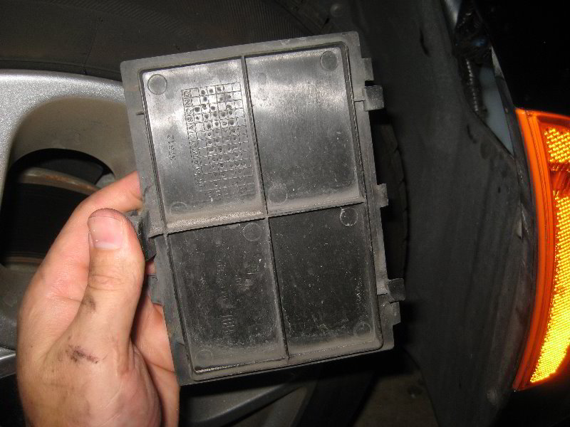 Fiat-500-Front-Side-Marker-Light-Bulb-Replacement-Guide-013