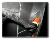 Fiat-500-Front-Side-Marker-Light-Bulb-Replacement-Guide-007