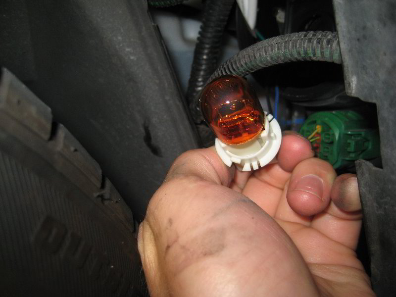 Fiat-500-Front-Turn-Signal-DRL-Light-Bulbs-Replacement-Guide-010