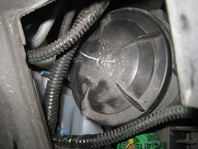 Fiat-500-Front-Turn-Signal-DRL-Light-Bulbs-Replacement-Guide-019