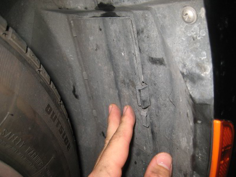 Fiat-500-Front-Turn-Signal-DRL-Light-Bulbs-Replacement-Guide-022