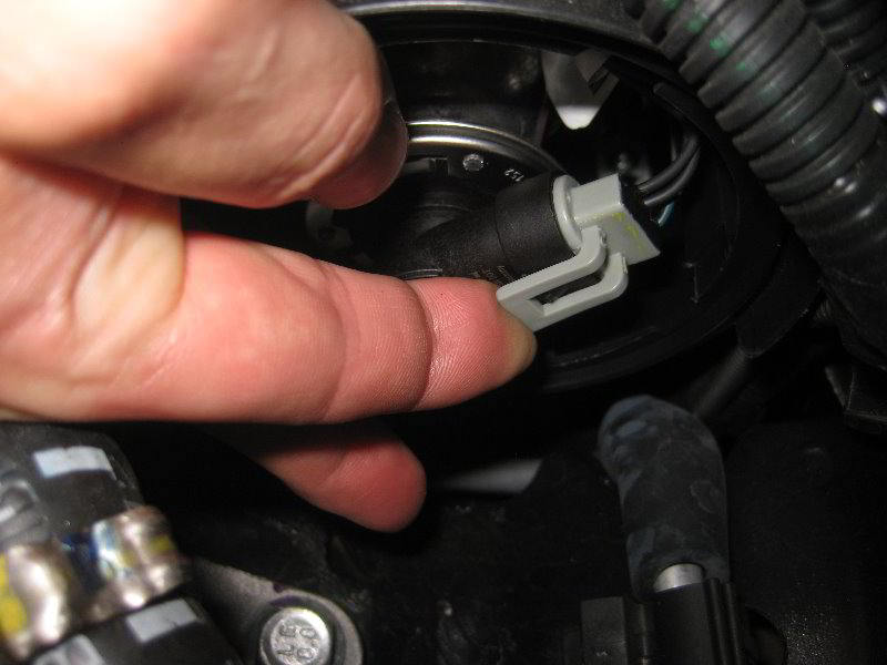 Fiat-500-Headlight-Bulbs-Replacement-Guide-006