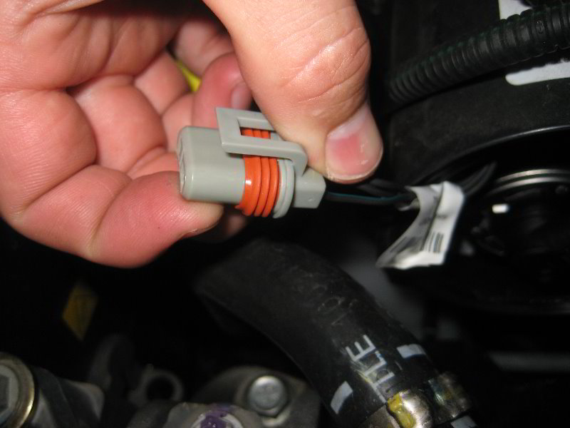 Fiat-500-Headlight-Bulbs-Replacement-Guide-007