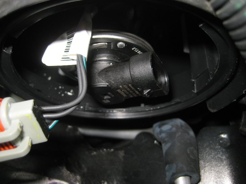 Fiat500HeadlightBulbsReplacementGuide012