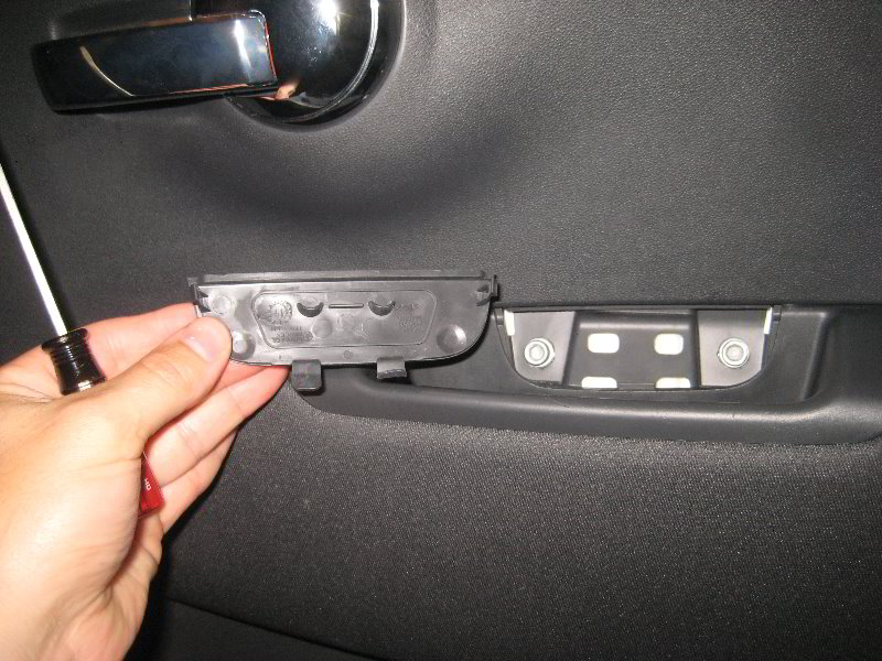 Fiat-500-Interior-Door-Panel-Removal-Guide-004