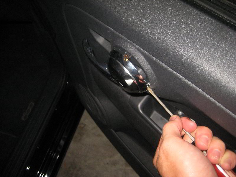 Fiat-500-Interior-Door-Panel-Removal-Guide-006