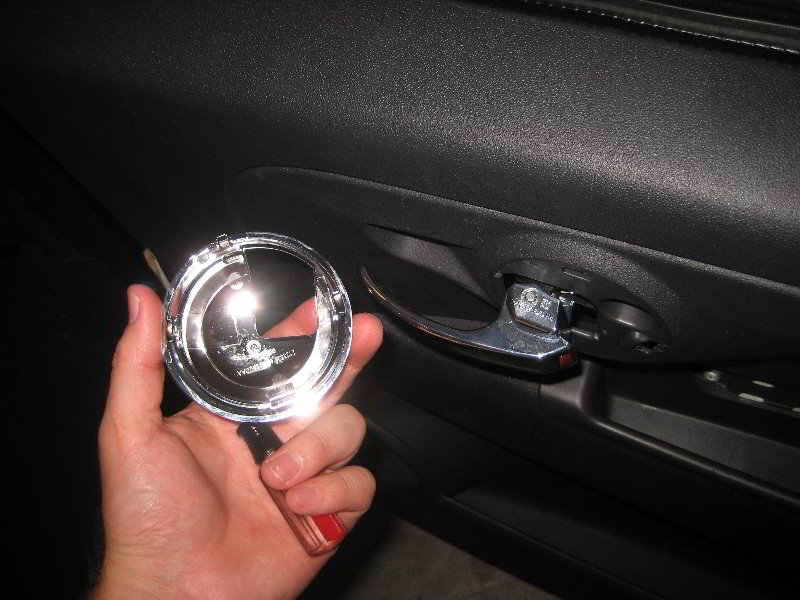 Fiat-500-Interior-Door-Panel-Removal-Guide-007