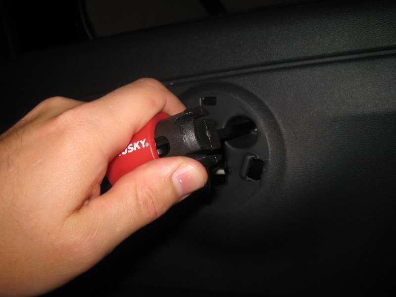 Fiat-500-Interior-Door-Panel-Removal-Guide-015