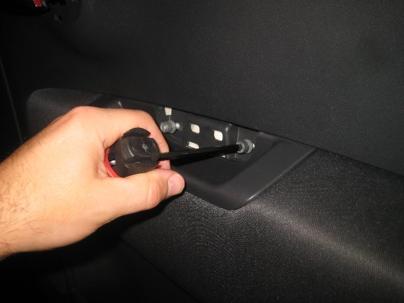 Fiat-500-Interior-Door-Panel-Removal-Guide-018