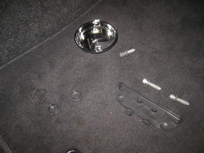 Fiat-500-Interior-Door-Panel-Removal-Guide-021