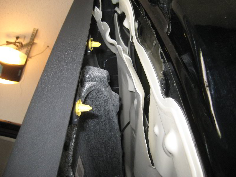 Fiat-500-Interior-Door-Panel-Removal-Guide-024