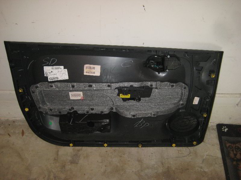 Fiat-500-Interior-Door-Panel-Removal-Guide-028