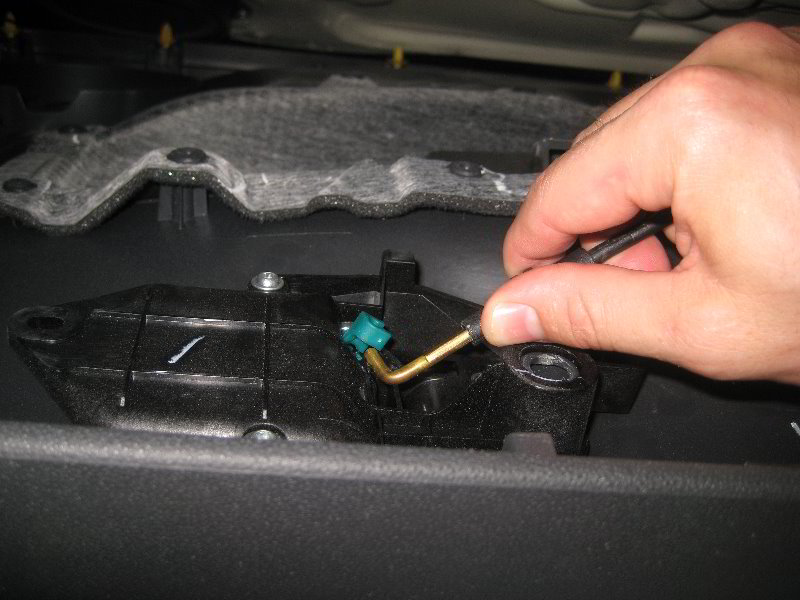 Fiat-500-Interior-Door-Panel-Removal-Guide-033