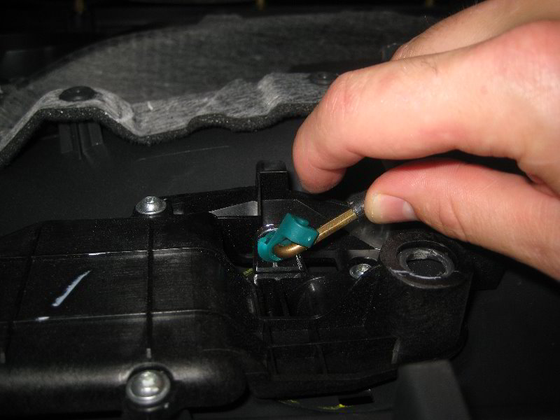 Fiat-500-Interior-Door-Panel-Removal-Guide-034