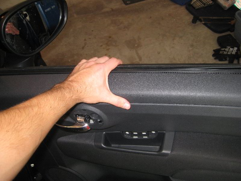 Fiat-500-Interior-Door-Panel-Removal-Guide-037