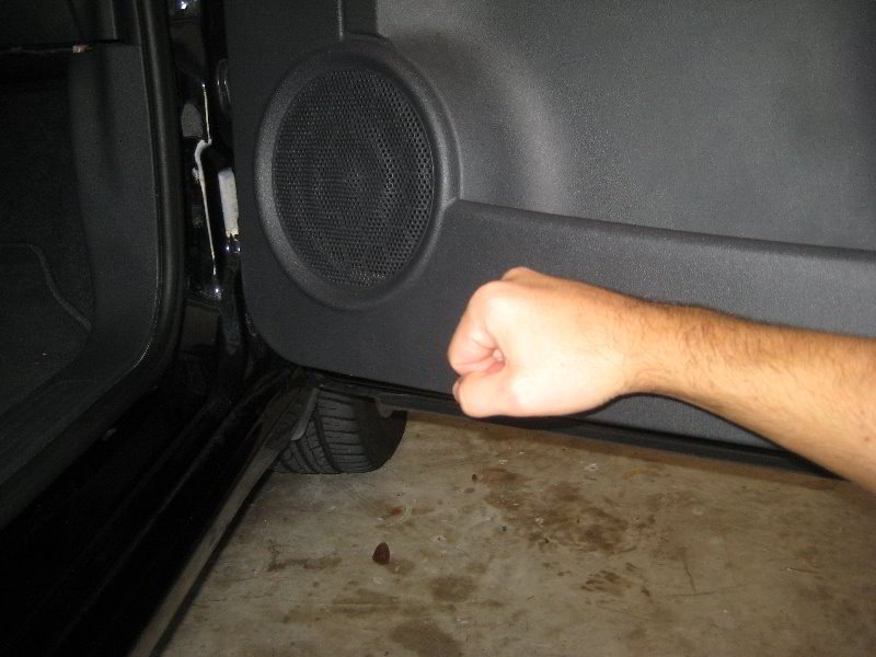 Fiat-500-Interior-Door-Panel-Removal-Guide-039