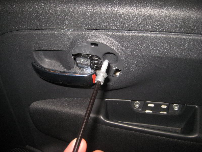 Fiat-500-Interior-Door-Panel-Removal-Guide-042