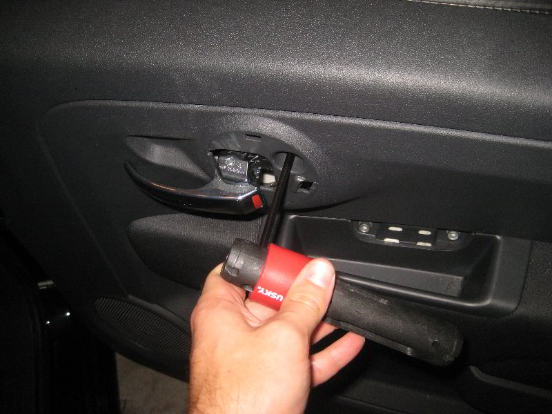 Fiat-500-Interior-Door-Panel-Removal-Guide-043