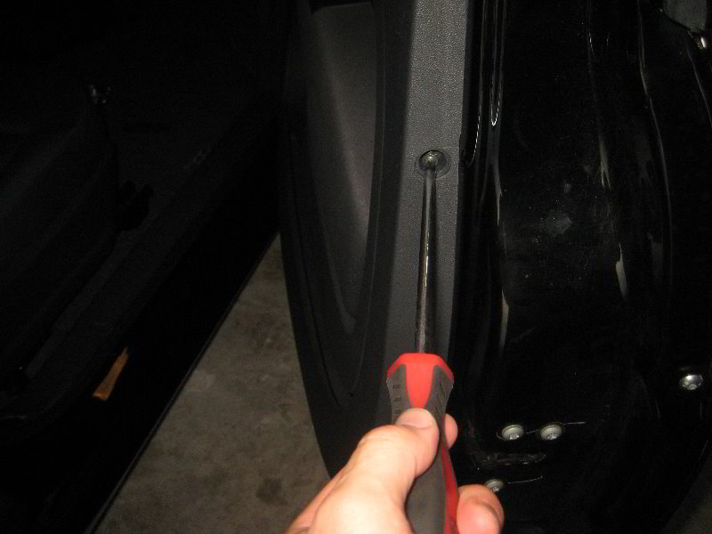 Fiat-500-Interior-Door-Panel-Removal-Guide-044