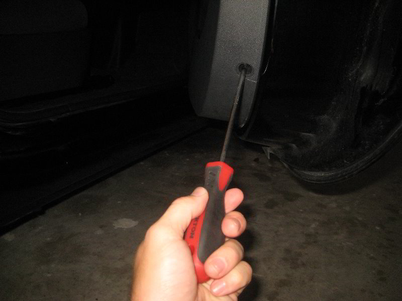 Fiat-500-Interior-Door-Panel-Removal-Guide-045