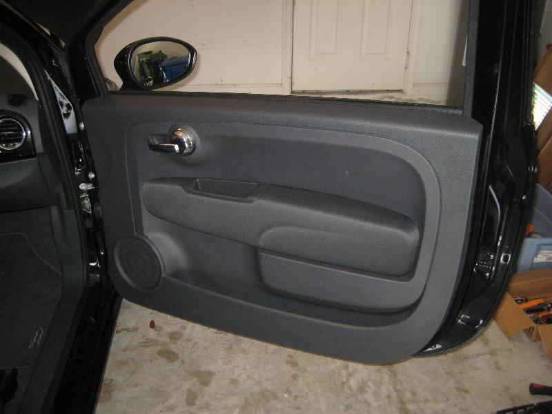 Fiat-500-Interior-Door-Panel-Removal-Guide-051