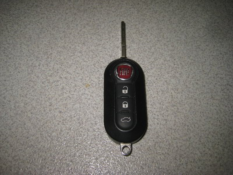 Fiat-500-Key-Fob-Battery-Replacement-Guide-001