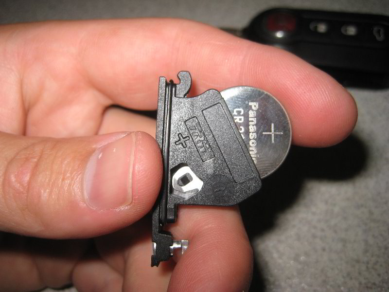 Fiat-500-Key-Fob-Battery-Replacement-Guide-013